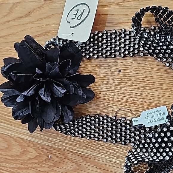 NWT Free People Royce Flower Choker with Crystal Rhinestones Black Center Flower - Picture 7 of 10